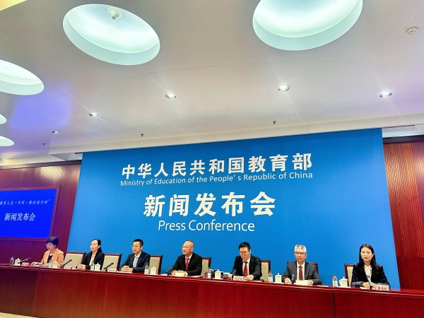 信通配资 教育部：及时澄清涉师不实举报 严厉打击诋毁、污名教师等违法行为